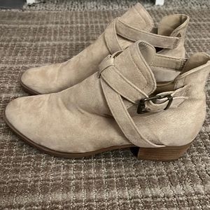 JustFab Suede Ankle booties. Used, lightly worn.
